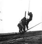 1972-13499 Opbouwwerkzaamheden olie-boortoren op het Berkelse Veld.