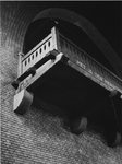 1972-2391 Deel van het balkon in de toren, vanaf begane grond gezien. R.K. Antonius Abtkerk aan de Jan Kruijffstraat ...