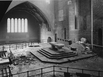 1972-2396 Overzicht van de noordzijde van het bouwwerk, vanaf het podium. R.K. Antonius Abtkerk aan de Jan ...