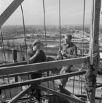1972-4314 Reportage van de bouw van de vierde schoorsteen van de elctriciteitscentrale van het GEB.