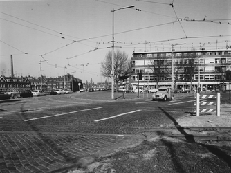 1972-556 Marconiplein met op de achtergrond de Mathenesserdijk.