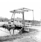 1972-7211 Terrein van de groentenveiling in Berkel en Rodenrijs. Op de voorgrond de toegangsbrug. Op achtergrond ...