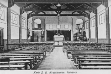 1973-267 Interieur rooms-katholieke noodkerk Z.E. Kruisheren (parochie H. Kruisvinding), vanaf het altaar gezien aan de Enk.
