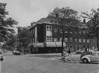 1974-1407 Gezicht in de Van Lennepstraat met rechts de Bellamystraat.