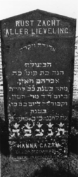 1974-4775 Een grafzerk op de Israëlitische begraafplaats aan het Toepad, rij 9 nummer 11.