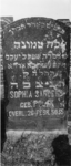 1974-4789 Een grafzerk op de Israëlitische begraafplaats aan het Toepad, rij 9 nummer 25.