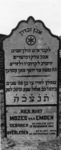 1974-4815 Een grafzerk op de Israëlitische begraafplaats aan het Toepad, rij 10 nummer 8.