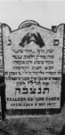 1974-4821 Een grafzerk op de Israëlitische begraafplaats aan het Toepad, rij 10 nummer 14.