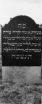 1974-4851 Een grafzerk op de Israëlitische begraafplaats aan het Toepad, rij 11 nummer 11.