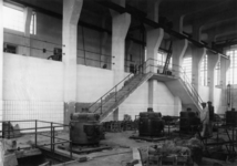 1976-11416 Werkzaamheden in het filterpompgebouw van de gemeentelijke drinkwaterleiding aan de Honingerdijk.