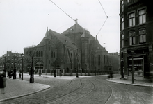 1976-11587 Sint-Barbara kerk aan de Crooswijkseweg, hoek Pijperstraat en Crooswijksestraat.