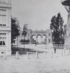 1978-1206 Station Delftse Poort, rechts een deel van korenmolen de Goudsbloem, gezien vanaf het Slagveld.