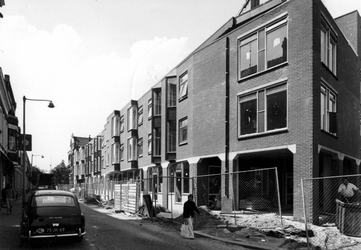 1978-2252-TM-2255 Gezichten in de Sint-Mariastraat. Afgebeeld van boven naar beneden: 2252: rechts de nieuwgebouwde ...