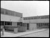 1978-2928 Het woningbouwproject Kiefhoek van architect J.J.P. Oud in aanbouw. Nederhovenstraat hoek Lindtstraat.