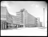 1978-3317 Fabriek- en kantoorgebouwen van Van Nelle vanaf de terreiningang, aan de Van Nelleweg nummer 1.