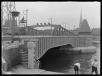 1978-3483 De Koninginnebrug over de Koningshaven.