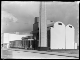 1978-3636 De schoorsteen voor het leveren van heet water voor de centrale verwarming (pompinstallatie) en andere ...