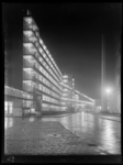 1978-3677 Kantoor en fabrieksgebouwen van Van Nelle bij avond.