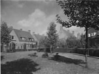 1978-3732 Grasveldje en woningen aan de Donk in Tuindorp Vreewijk.