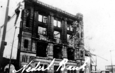 1979-1160 Gezicht op de door het Duitse bombardement van 14 mei 1940 getroffen Boompjes. Met de restanten van de ...