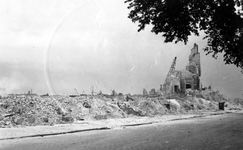 1979-1164 Gezicht op de door het Duitse bombardement van 14 mei 1940 getroffen Maaskade. Gezien uit noordoostelijke ...