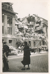 1979-1308 Restanten na het Duitse bombardement van 14 mei 1940. Een bominslag in het postkantoor aan de Meentzijde.