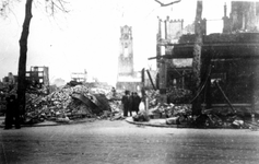 1979-1314 Gezicht in de door het Duitse bombardement van 14 mei 1940 getroffen Molensteeg vanaf de Noordblaak, uit het ...