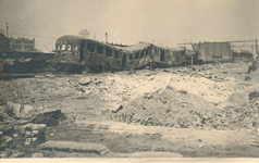 1979-1317 Vernielde trein op het emplacement van het Maasstation, na het Duitse bombardement van 14 mei 1940.