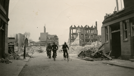 1979-1406 Puinresten van gebouwen als gevolg van het Duitse bombardement van 14 mei 1940. Aan de Boomgaarddwarsstraat. ...