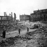 1979-1417 Gezicht in de door het Duitse bombardement van 14 mei 1940 getroffen Lijnbaanstraat. Uit zuidoostelijke ...
