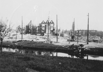 1979-1447 Gezicht op de door het Duitse bombardement van 14 mei 1940 getroffen omgeving van de Aert van Nesstraat, ...