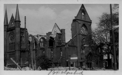 1979-1455 Gezicht op de door het Duitse bombardement van 14 mei 1940 getroffen Bosje. Met de Kerk van de H. Antonius ...