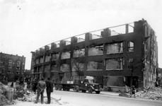 1979-1480 Restanten van huizen aan de Weteringstraat, als gevolg van het Duitse bombardement van 14 mei 1940. Uit het ...