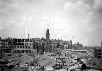 1979-1514 Gezicht op de door het Duitse bombardement van 14 mei 1940 getroffen omgeving van de Steigersgrachtt, uit het ...