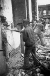 1979-1545 Gezicht in de door het Duitse bombardement van 14 mei 1940 getroffen Lijnbaaanstraat.. Met sloopwerkzaamheden ...