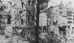 1979-1559 Restanten van het Coolsingelziekenhuis aan de Van Oldenbarneveltstraat bij hoek van de Coolsingel, na het ...