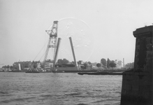 1979-2313-TM-2317 De bouw van de Willemsbrug over de Nieuwe Maas.Werkzaamheden bij de Maaskade.-2313 T/M -2317: ...