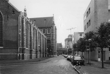 1979-2674,-2675 De Sint-Laurenskerk aan het Grotekerkplein.Van boven naar beneden afgebeeld:- 2674: Op de achtergrond ...