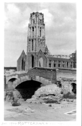 1979-272 Gezicht op Weezenbrug met de Grote of St. Laurenskerk, na het Duitse bombardement van 14 mei 1940,