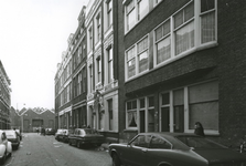 1979-2728 Hotel De Zon op nummer 46 aan de Hendrik de Keyserstraat.
