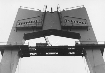 1980-1118-TM-1122 De bouw van de Willemsbrug over de Nieuwe Maas.Werkzaamheden bij de noordelijke Maasoever.- 1118 T/M ...
