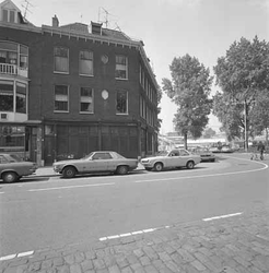 1980-1316 De Feijenoordkade, op de hoek met de Nijverheidstraat.