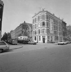 1980-1318 De Dillenburgstraat, gezien vanaf de Feijenoordkade.