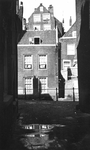 1980-1804 Gezicht op het Stokviswater. Met op de achtergrond de achterzijde van de Galerij.