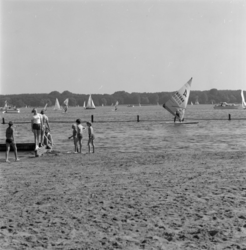 1980-3252 Een strandbad aan de Kralingse Plas.