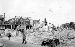 1980-406 Gezicht vanaf de Boompjes op de door het Duitse bombardement van 14 mei 1940 getroffen omgeving van de ...