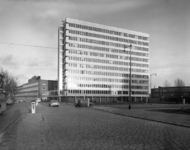 1980-4206-EN-4207 De nieuwe en oude kantoorpanden van het bedrijf Unilever op de Rochussenstraat.Afgebeeld van boven ...