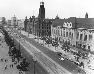 1980-4247 Gezicht op de Coolsingel met rechts het postkantoor en het stadhuis.