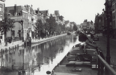 1980-4492 De Delftsevaart, links de Stokvisbrug, rechts het Haagseveer.