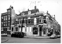 1980-568 Gezicht op de 's-Gravendijkwal met links de Zwaerdecroonstraat.
